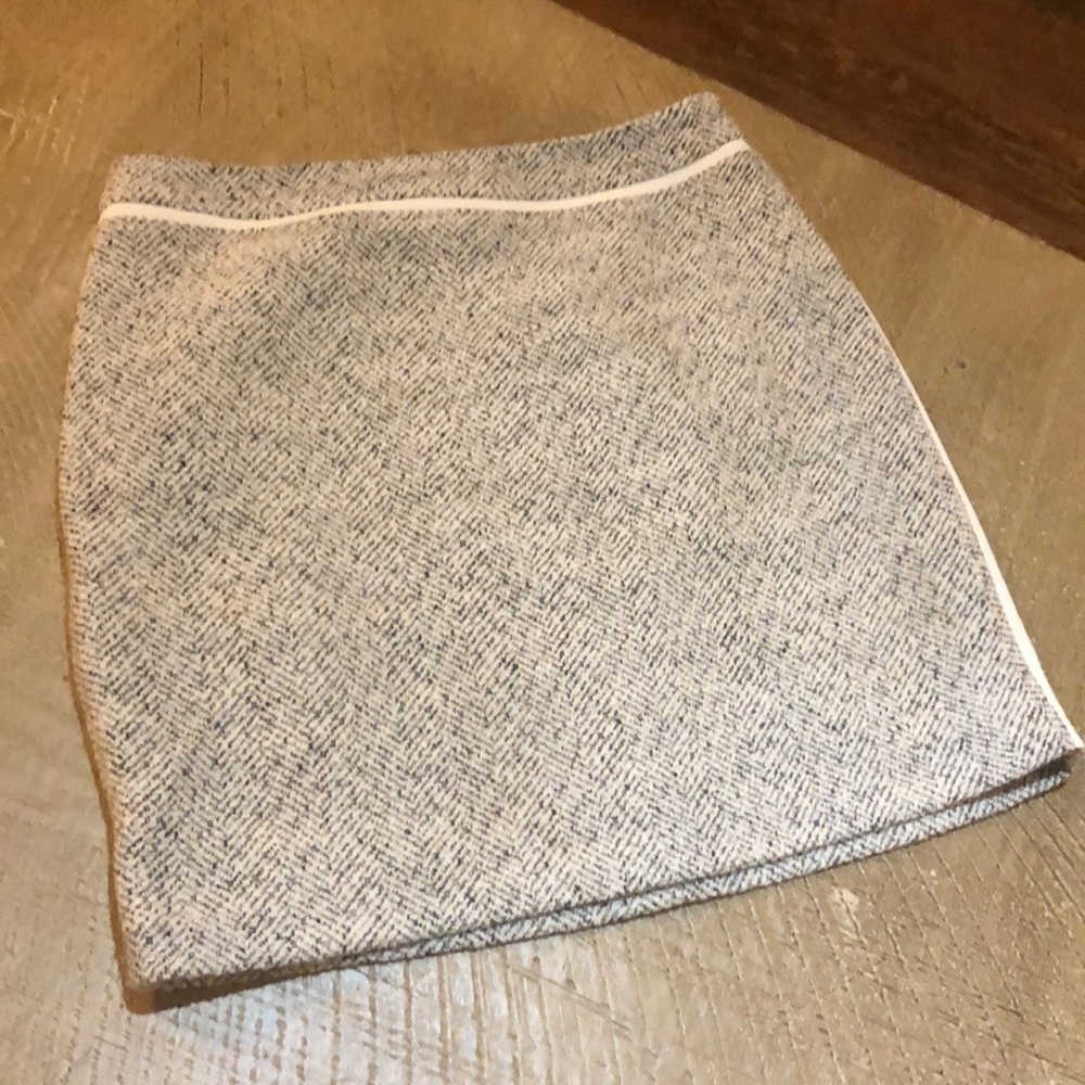 WHBM - tweed  skirt. Sz 8